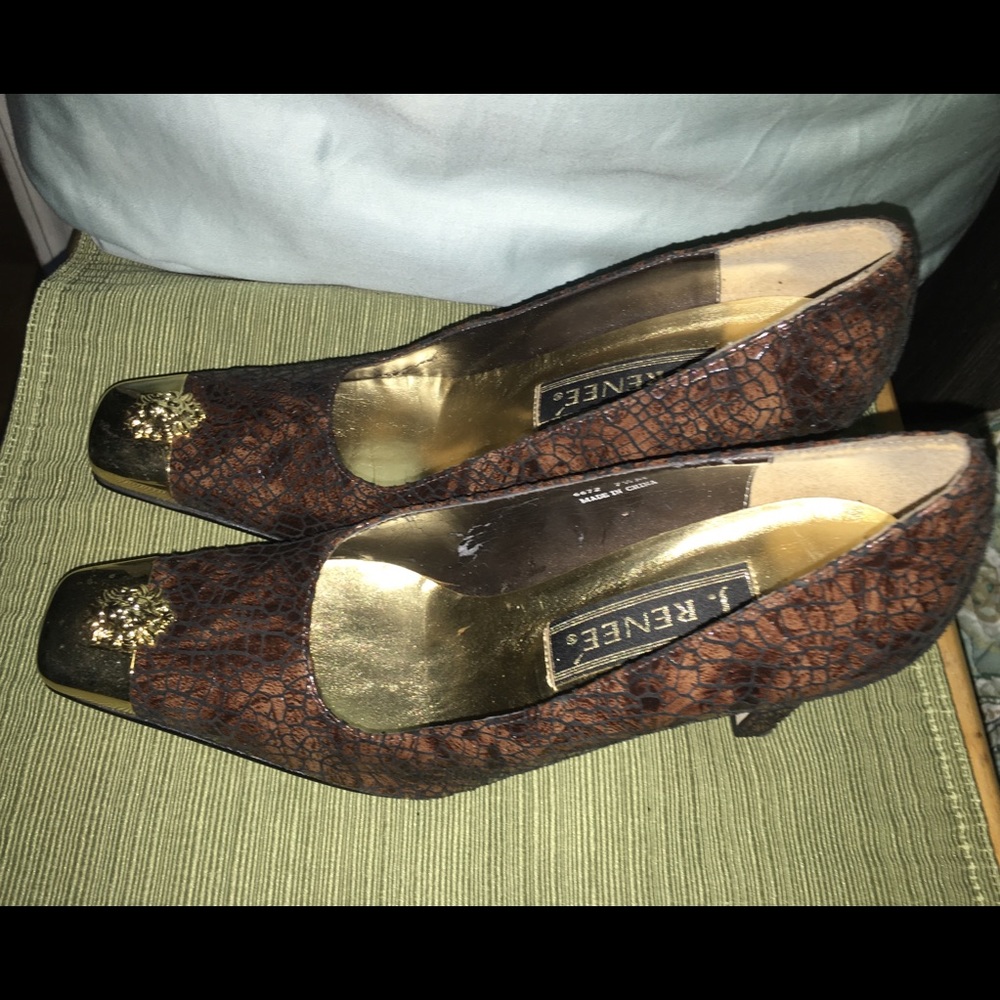 Very Pretty! J.Renee Golden Tip Design Women Heels